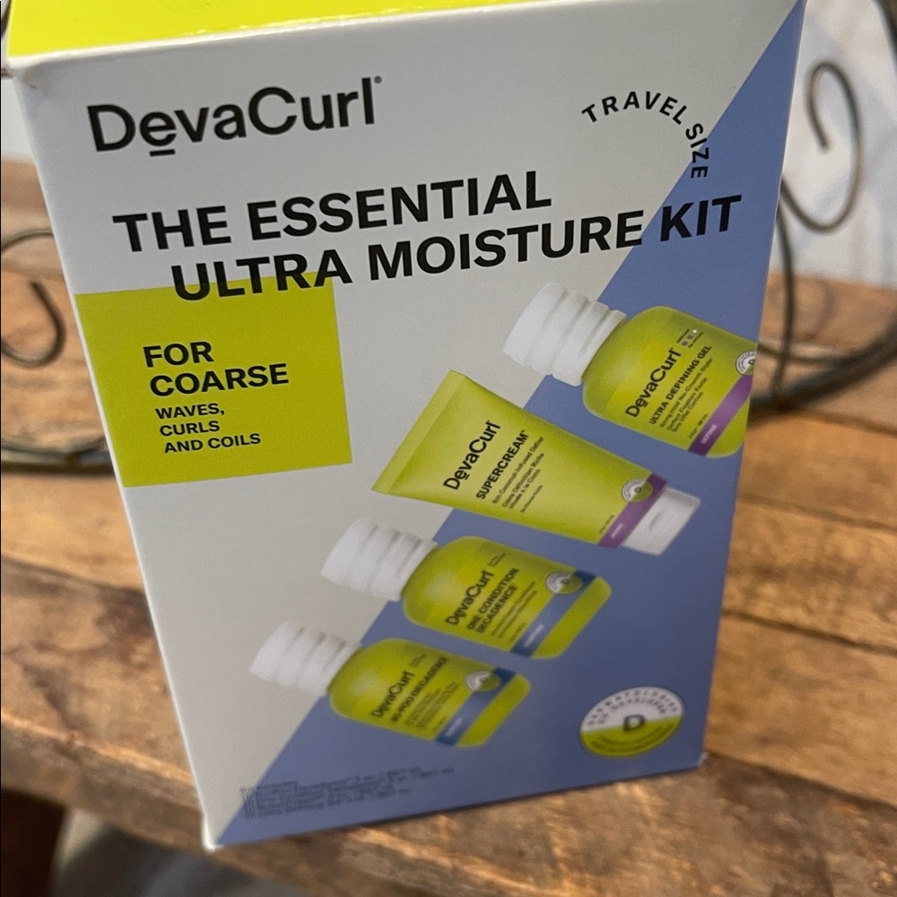 ๐ DevaCurl Essential Starter Kit - Picture 2 of 9